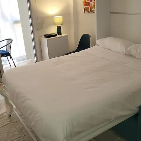 Estudio Junto Playa Poniente Con Piscina Appartamento
