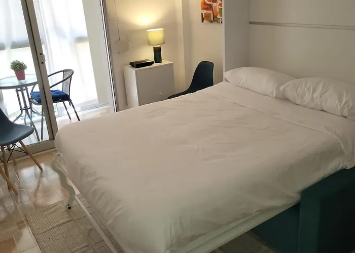 Estudio Junto Playa Poniente Con Piscina Appartamento